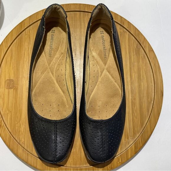 Naturalizer Yadira Black Perforated Leather Ballet Flat Women's 9 Comfort Loafer - Picture 8 of 10